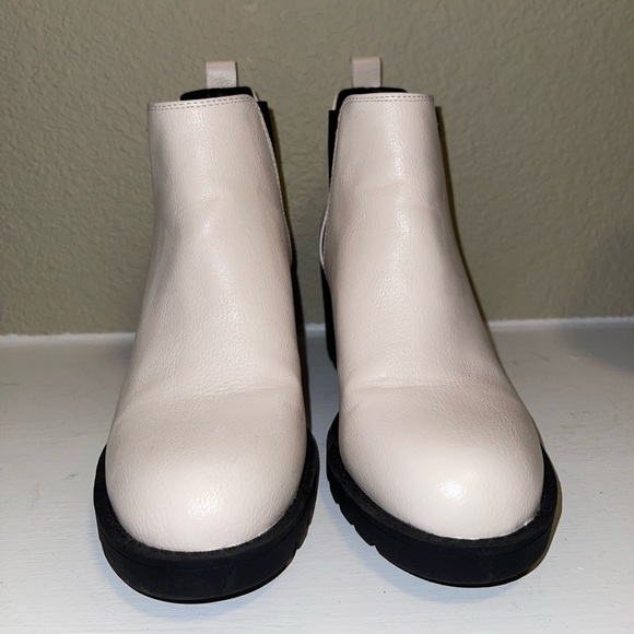Chelsea Boots - Picture 3 of 5